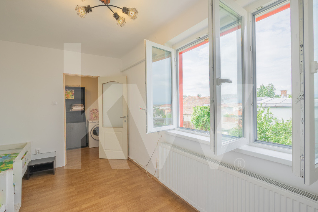 Apartament cu priveliște superbă în zonă centrală!