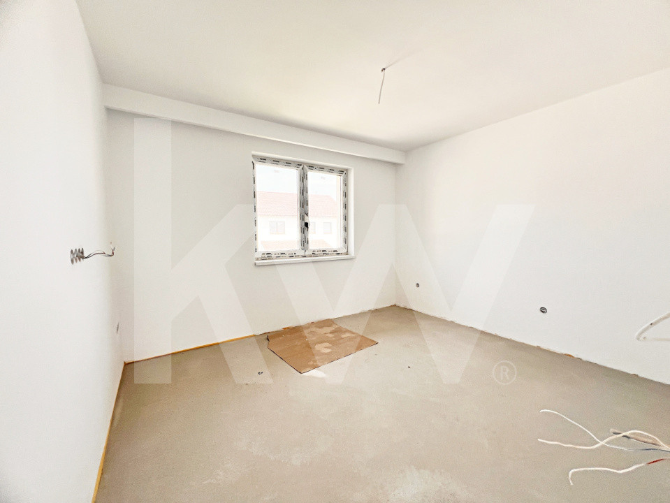 De vânzare casă tip duplex cu terasă, curte și anexă în Selimbăr, Sibiu 