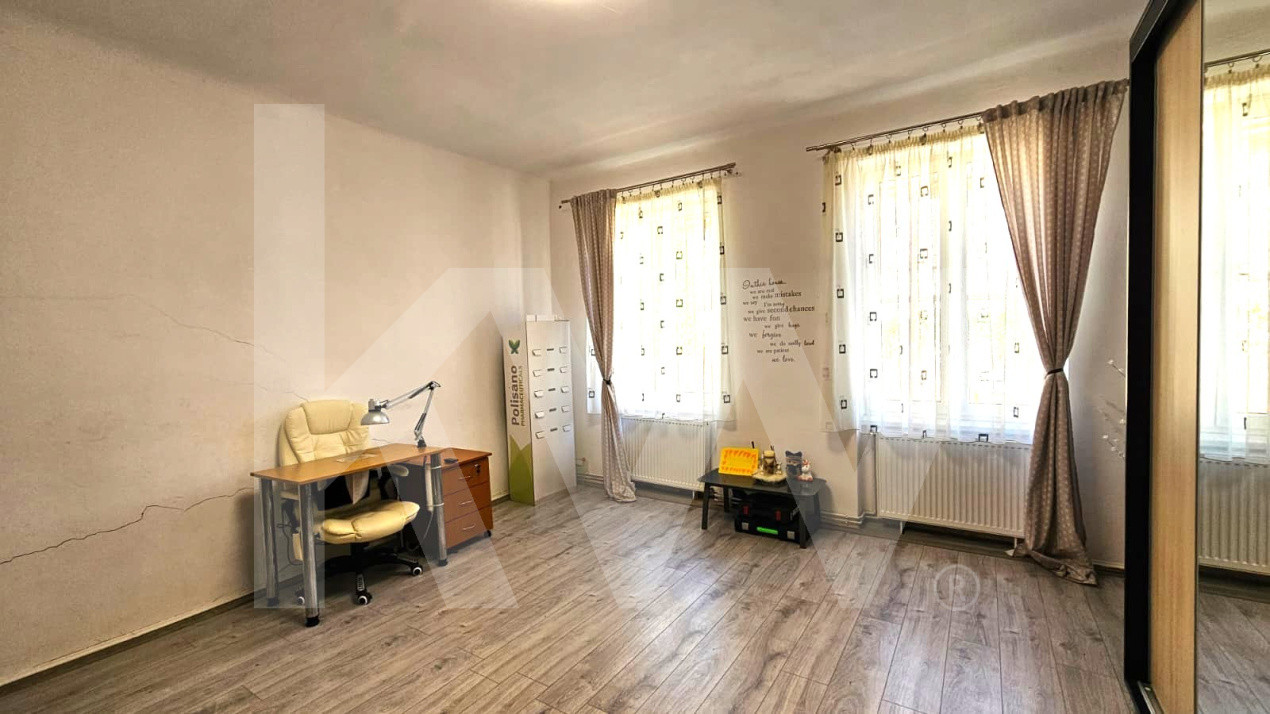 Casă individuală compusă din două apartamente, cu teren liber de 540 mp 