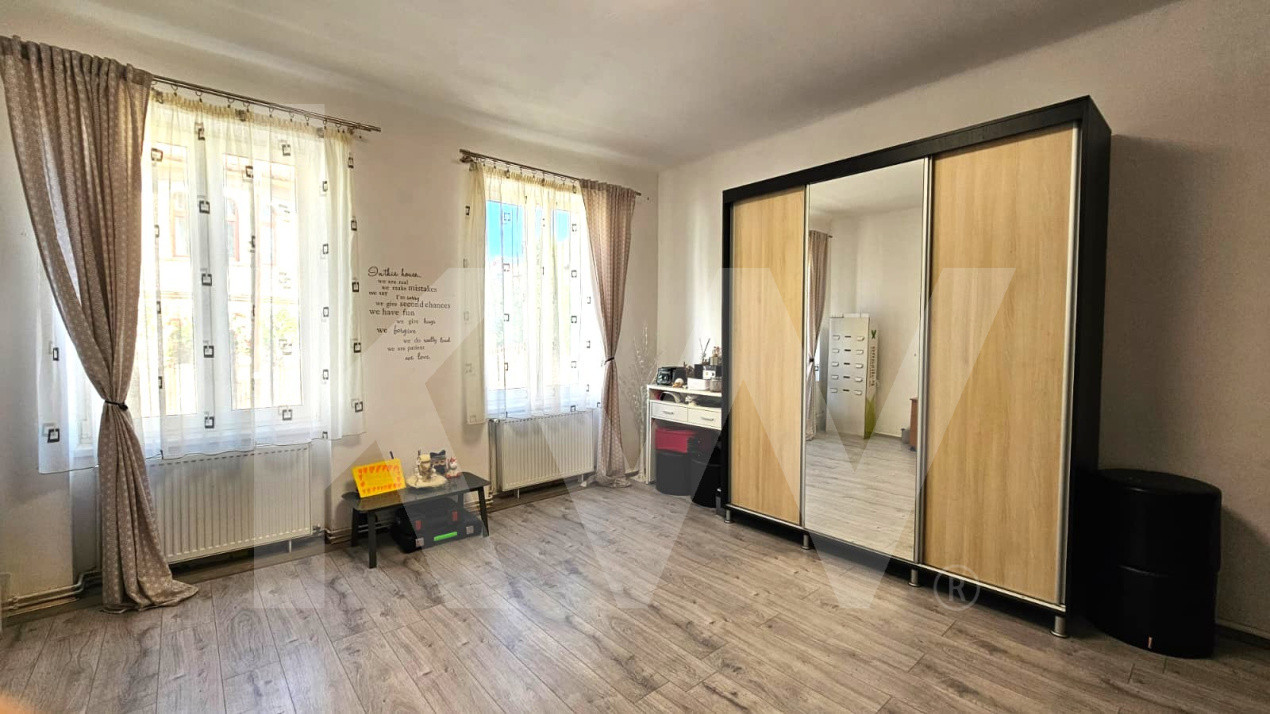 Casă individuală compusă din două apartamente, cu teren liber de 540 mp 