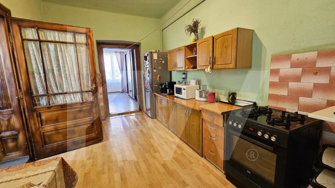 Casă individuală compusă din două apartamente, cu teren liber de 540 mp 