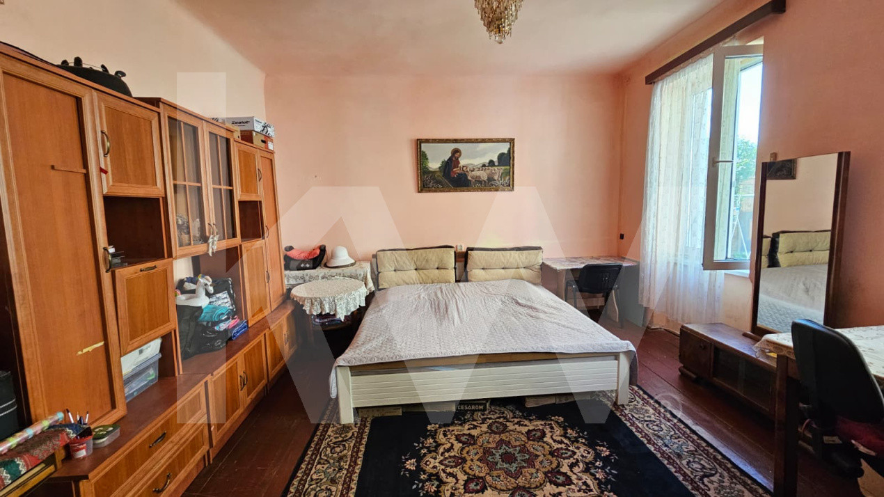 Casă individuală compusă din două apartamente, cu teren liber de 540 mp 