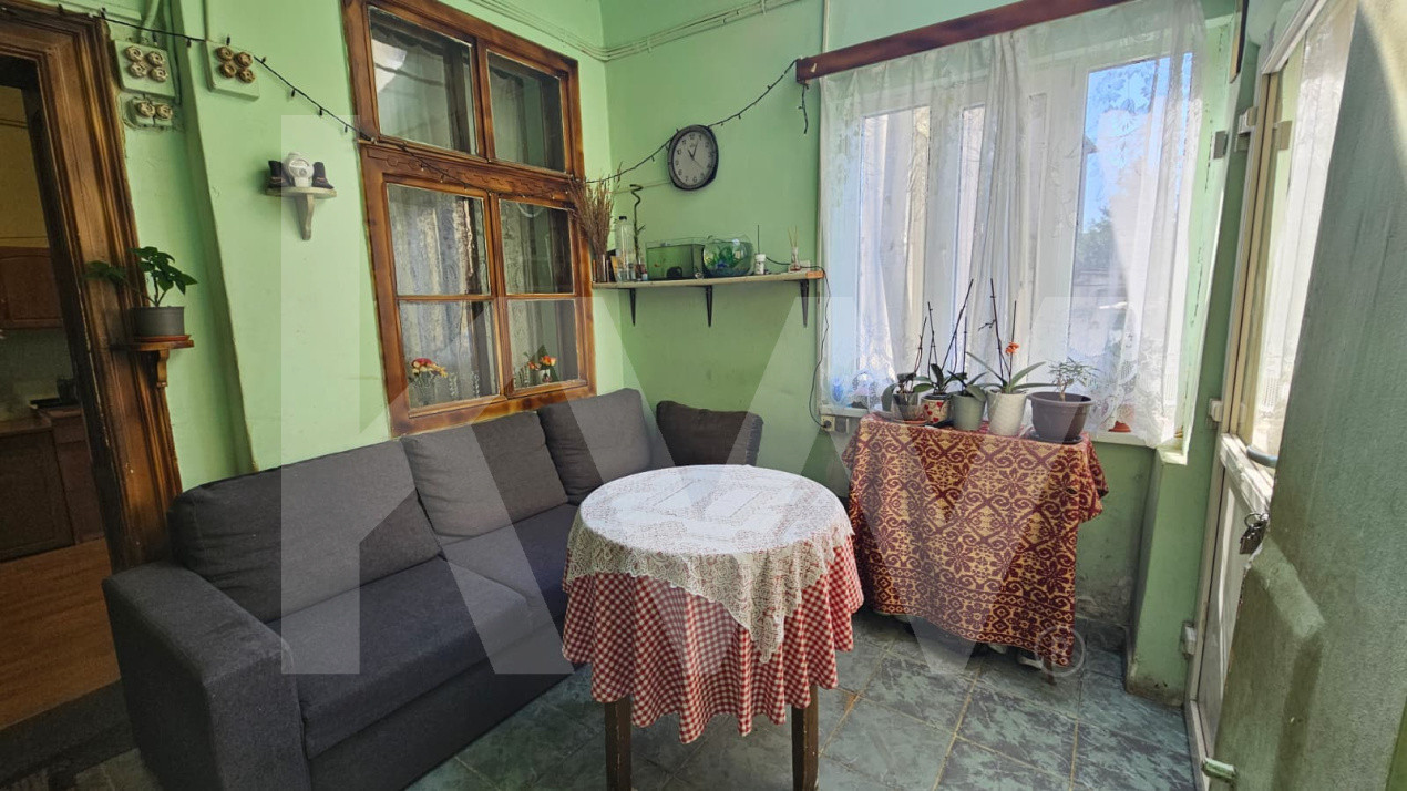 Casă individuală compusă din două apartamente, cu teren liber de 540 mp 