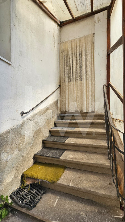 Casă individuală compusă din două apartamente, cu teren liber de 540 mp 