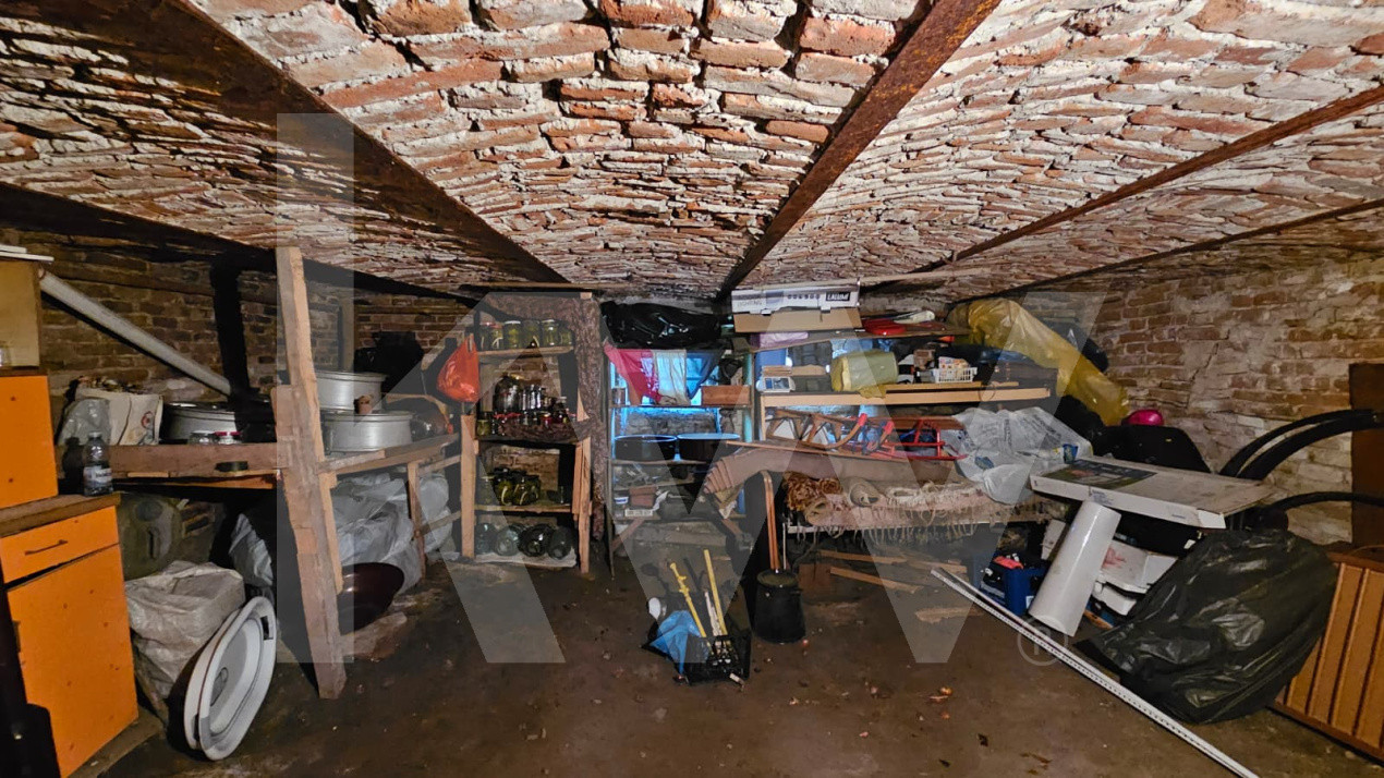Casă individuală compusă din două apartamente, cu teren liber de 540 mp 