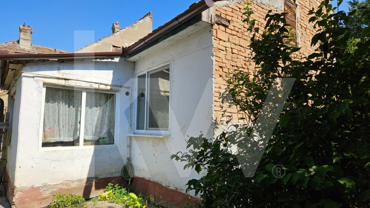 Casă individuală compusă din două apartamente, cu teren liber de 540 mp 