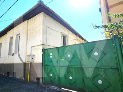 Casă individuală compusă din două apartamente, cu teren liber de 540 mp 