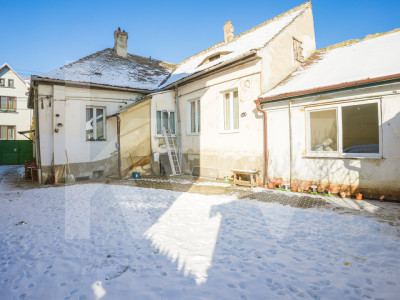 Casă individuală compusă din două apartamente, cu teren liber de 540 mp 