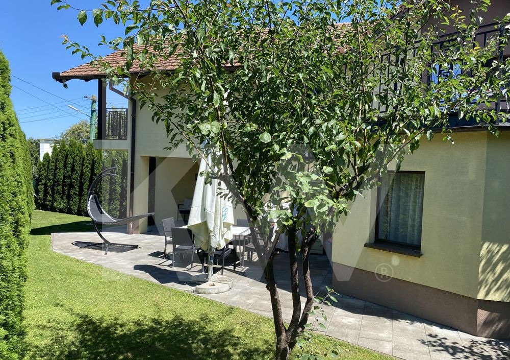 Casa de vanzare garaj terasa spalatorie curte proprie mobilata utilata
