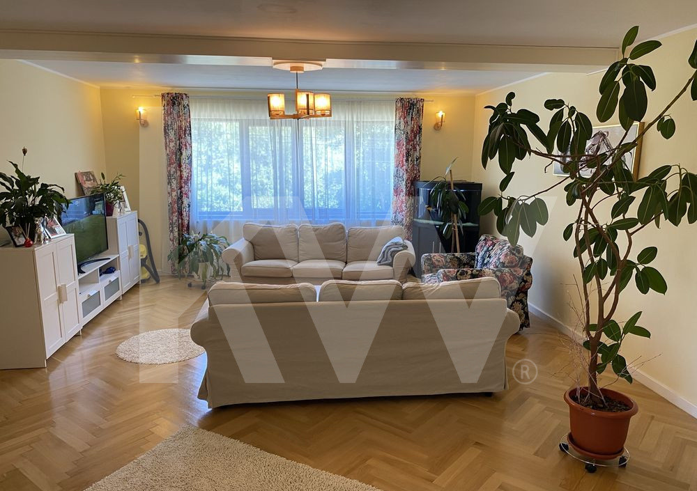 Casa de vanzare garaj terasa spalatorie curte proprie mobilata utilata