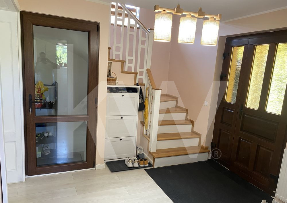 Casa de vanzare garaj terasa spalatorie curte proprie mobilata utilata