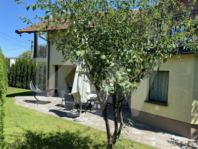 Casa de vanzare garaj terasa spalatorie curte proprie mobilata utilata