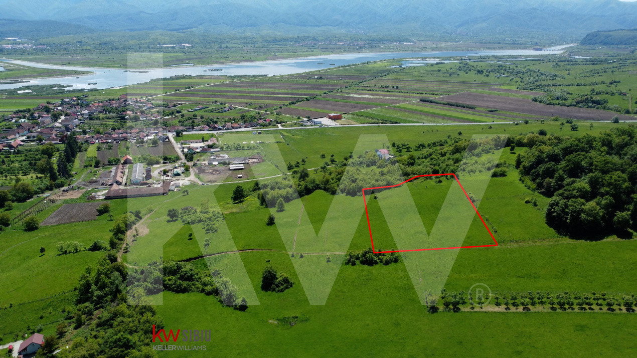 Terenuri de vânzare în Bradu – 500 mp, panoramă superbă la munți și râul Olt