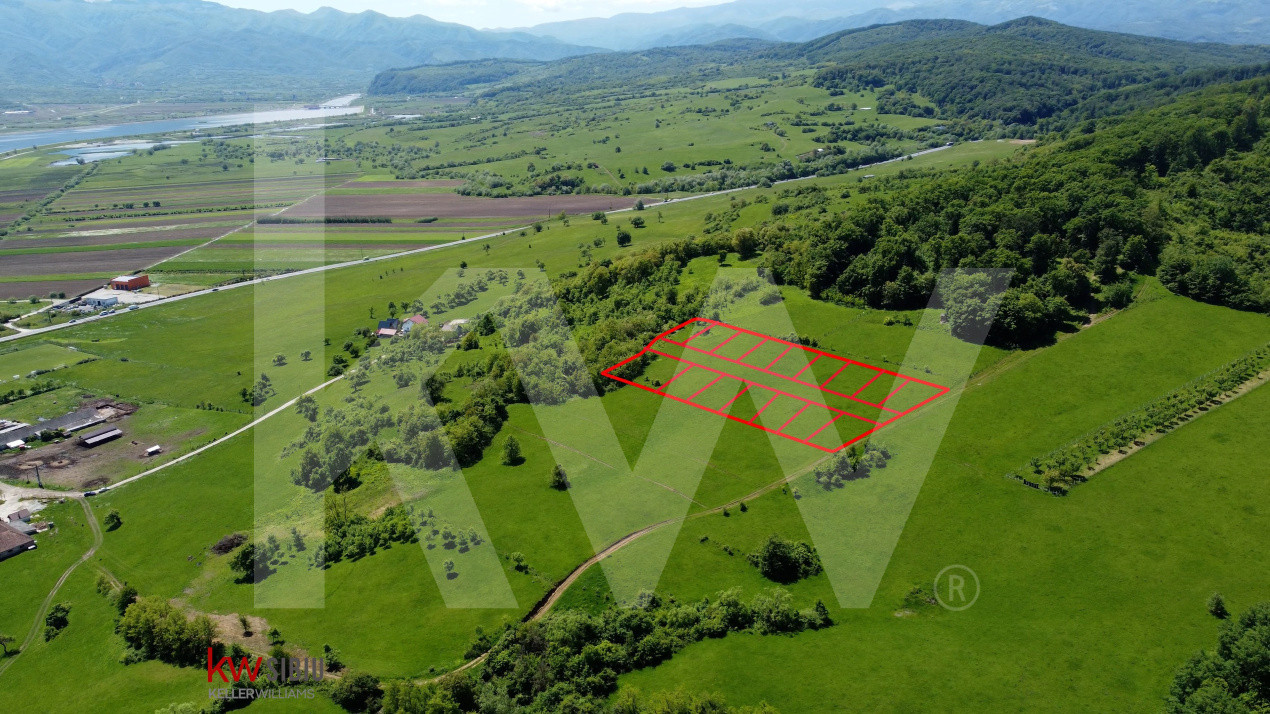 Terenuri de vânzare în Bradu – 500 mp, panoramă superbă la munți și râul Olt