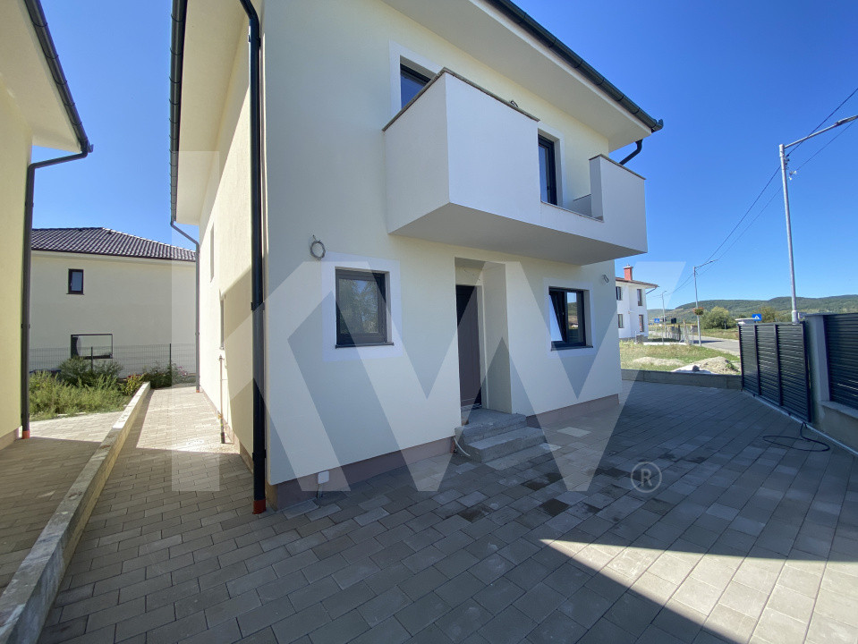 Casa individuala 4 camere 2 bai teren de 200mp liber Sibiu Cristian 