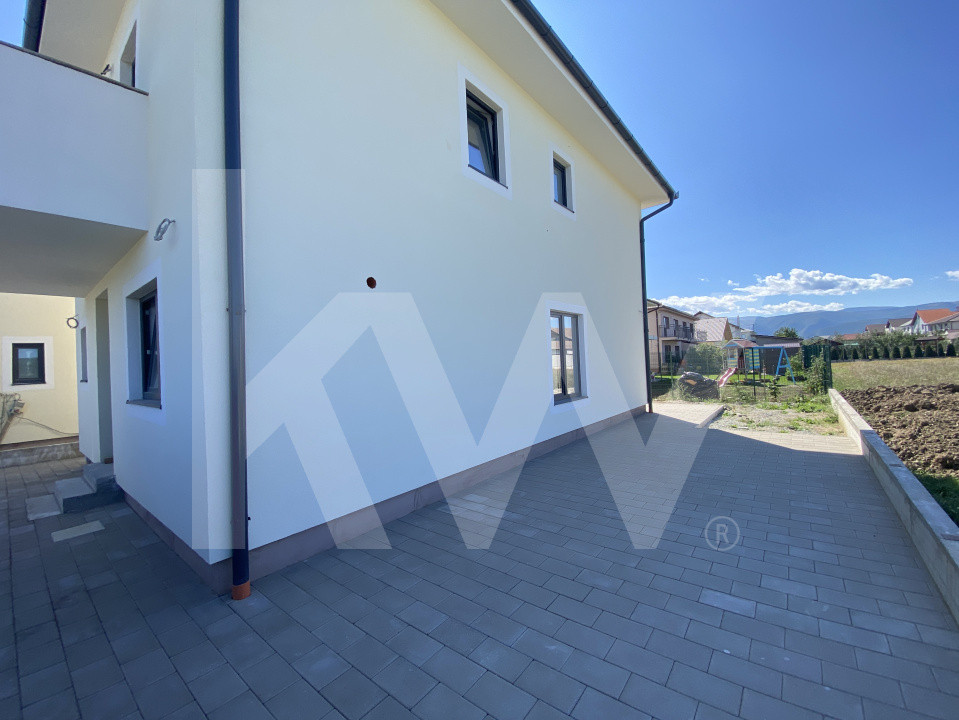 Casa individuala 4 camere 2 bai teren de 200mp liber Sibiu Cristian 