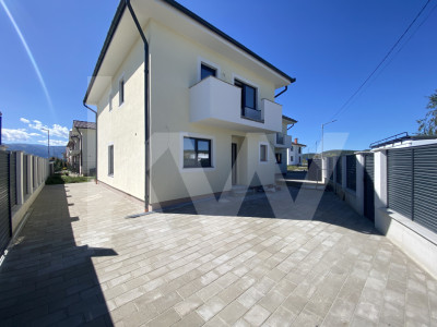 Casa individuala 4 camere 2 bai teren de 200mp liber Sibiu Cristian 