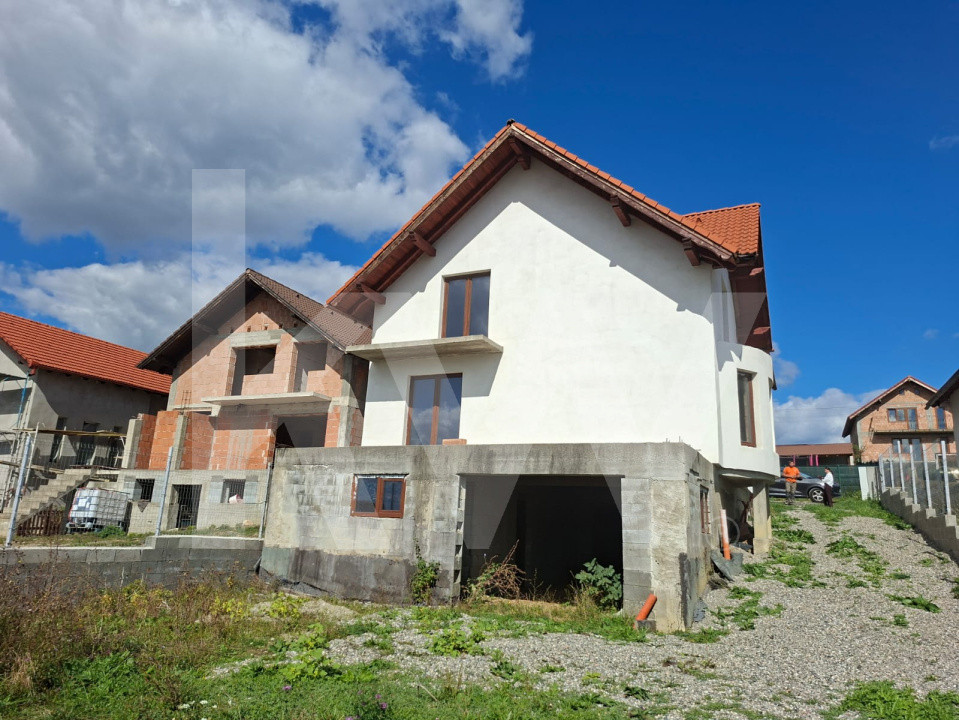 Casă de vânzare în Șura Mare – Cartier nou | 242 mp utili | Vedere panoramică