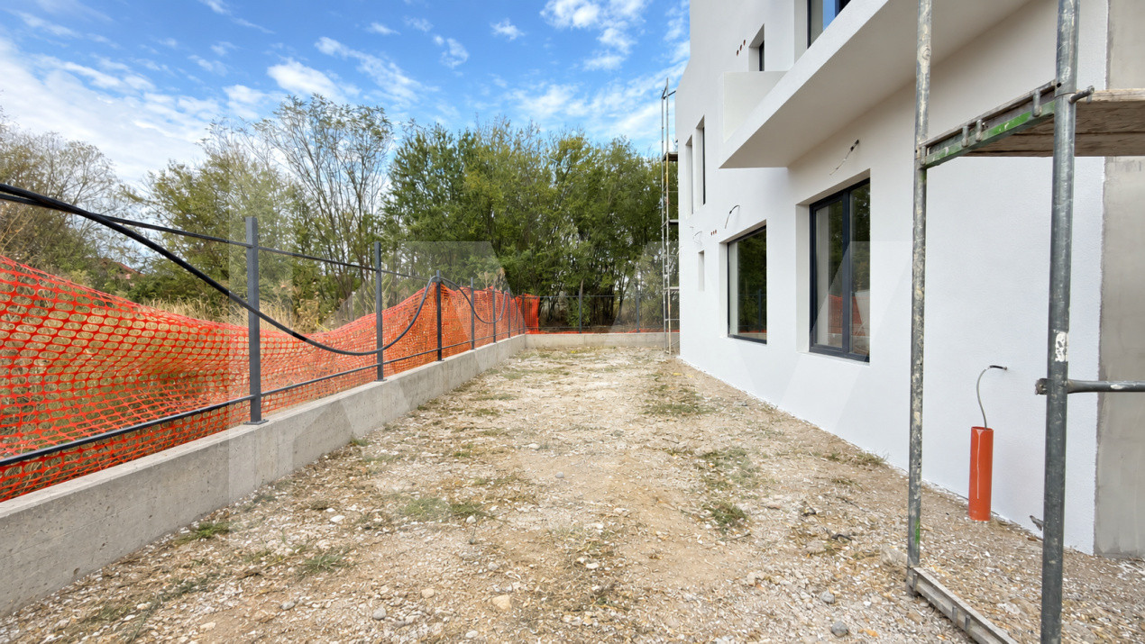 Apartament cu gradina 4 camere 3 bai