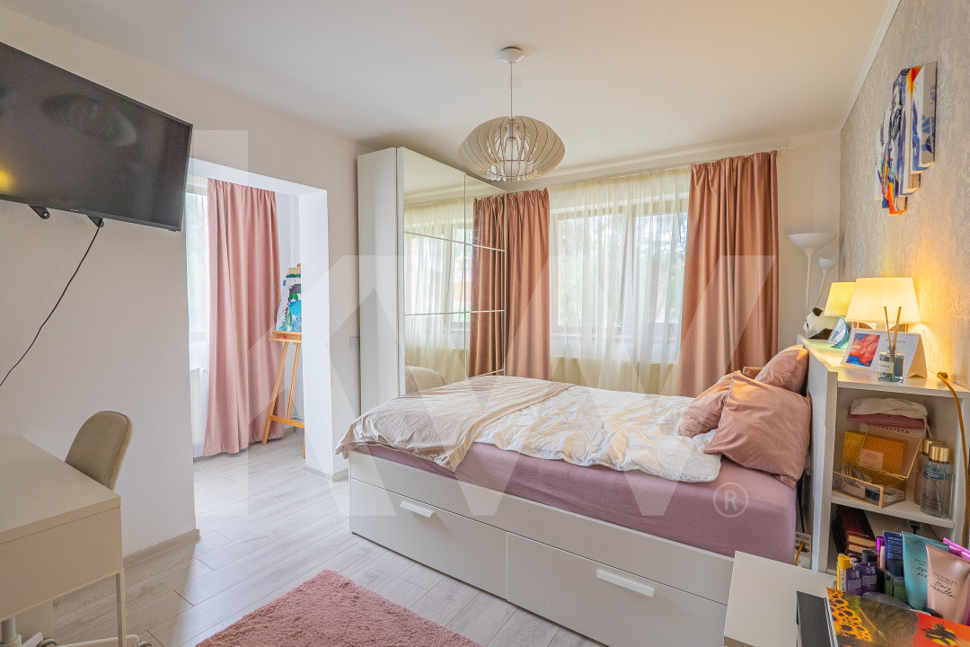 Apartament de vânzare cu 3 camere – zonă Valea Aurie, str. Săcel