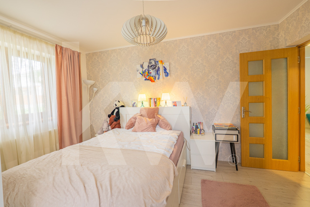Apartament de vânzare cu 3 camere – zonă Valea Aurie, str. Săcel