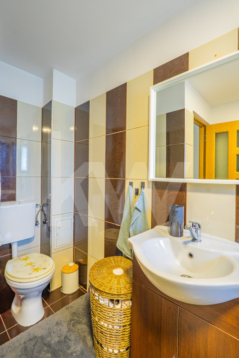 Apartament de vânzare cu 3 camere – zonă Valea Aurie, str. Săcel