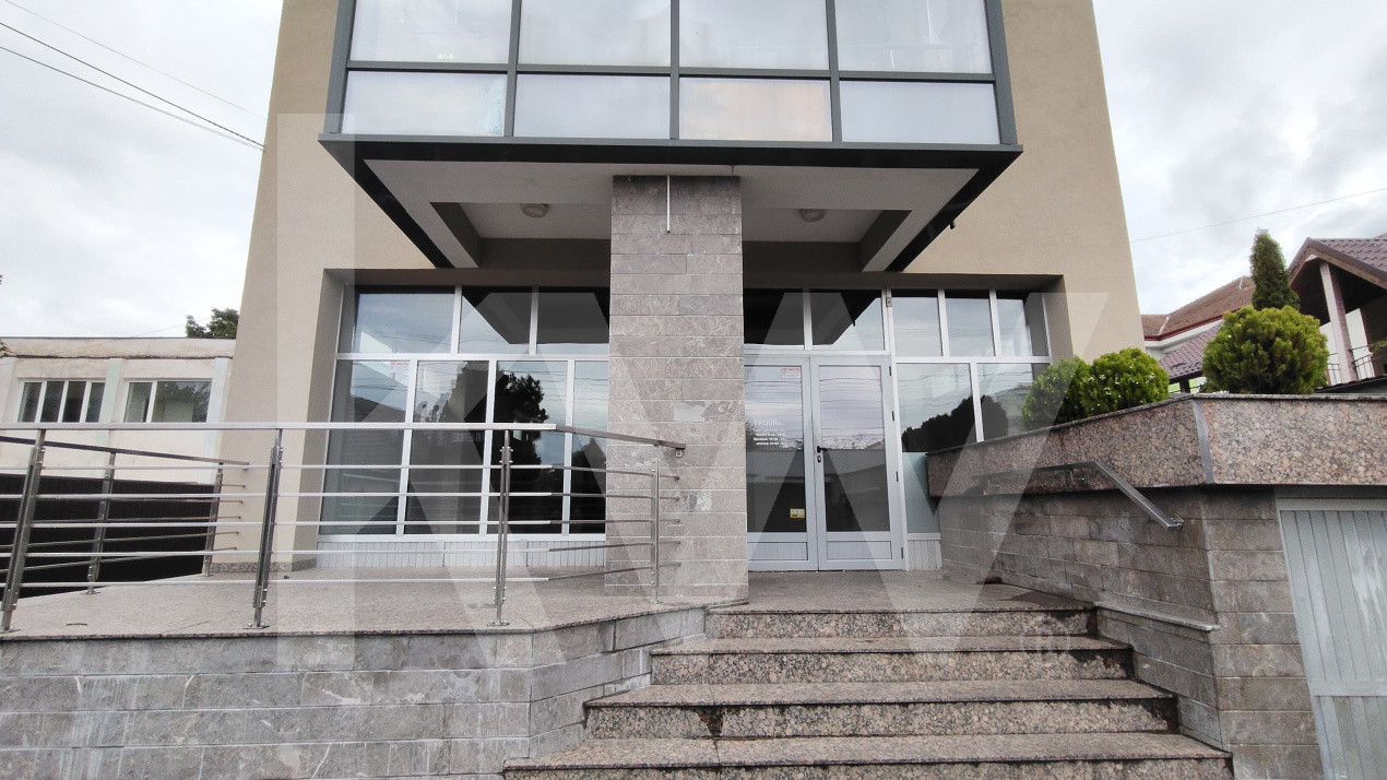 Spatiu comercial de inchiriat  zona- Cedonia