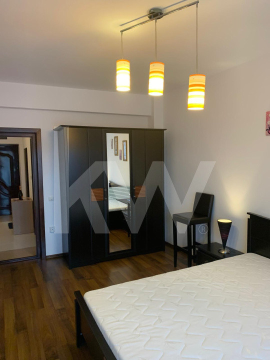 Apartament modern de închiriat 3 camere -  Zona Parcul Sub Arini 