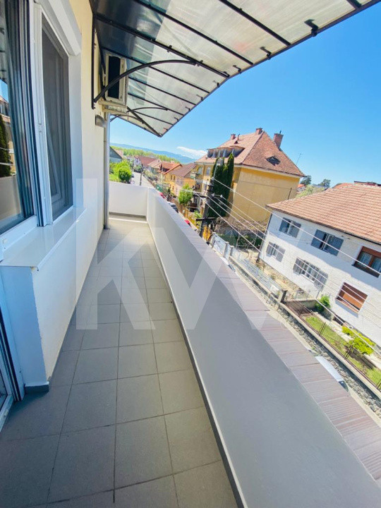 Apartament modern de închiriat 3 camere -  Zona Parcul Sub Arini 