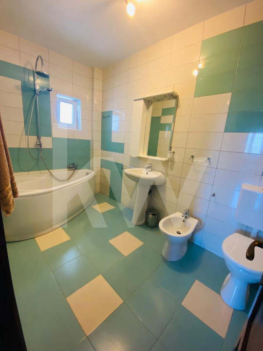 Apartament modern de închiriat 3 camere -  Zona Parcul Sub Arini 
