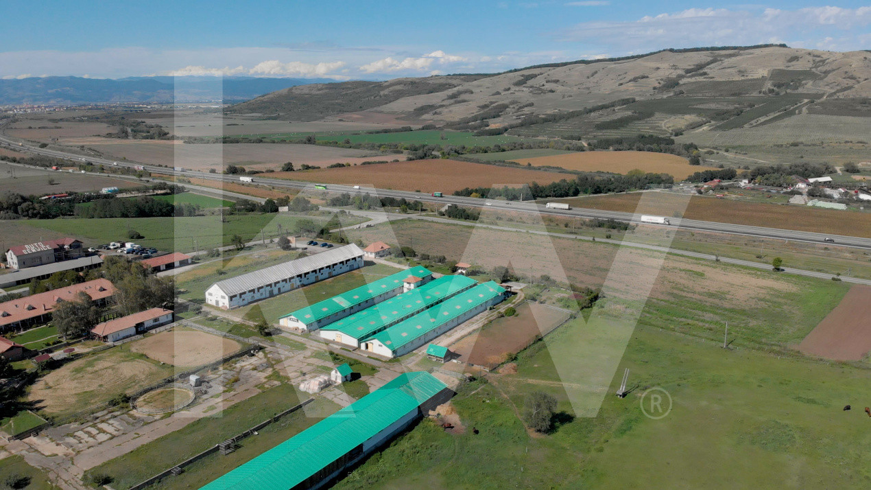 Hale industriale, spatii depozitare, teren generos cu acces A1-Sebes - Sibiu