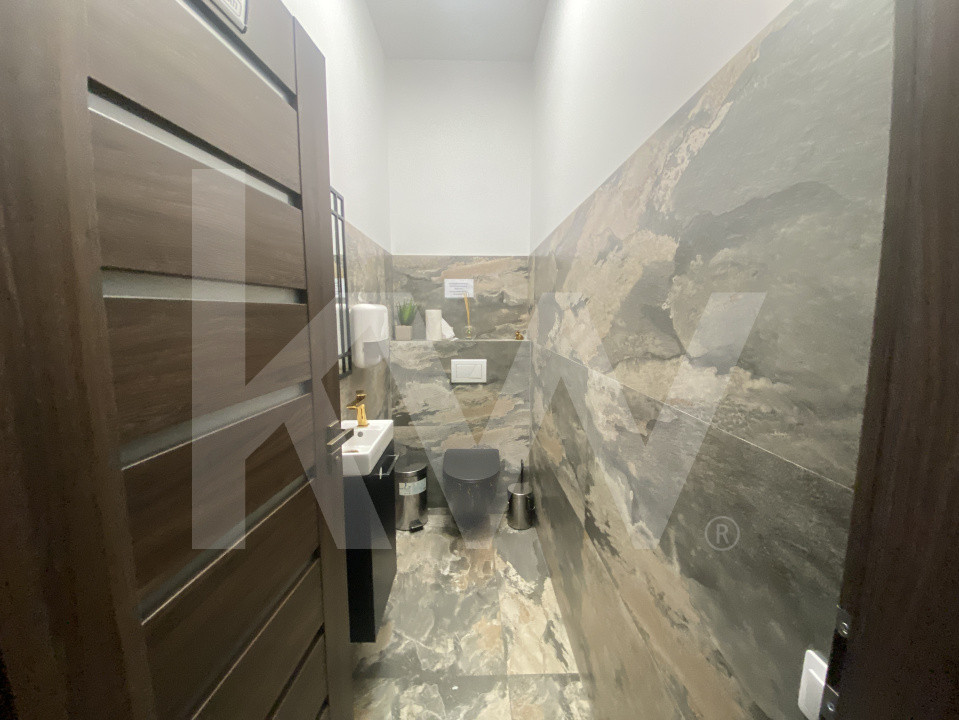 Spatiu comercial stradal 128mp terasa 120mp 8loc parcare Doamna Stanca