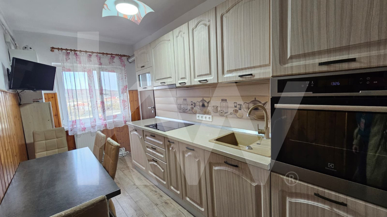 Apartament 3 camere de inchiriat – Vasile Aaron, zona Magazinul Barza