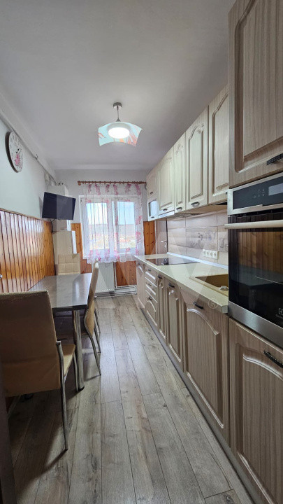 Apartament 3 camere de inchiriat – Vasile Aaron, zona Magazinul Barza