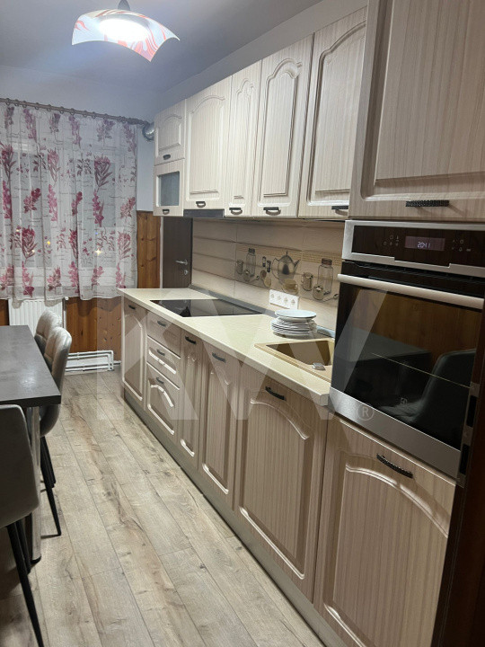 Apartament 3 camere de inchiriat – Vasile Aaron, zona Magazinul Barza