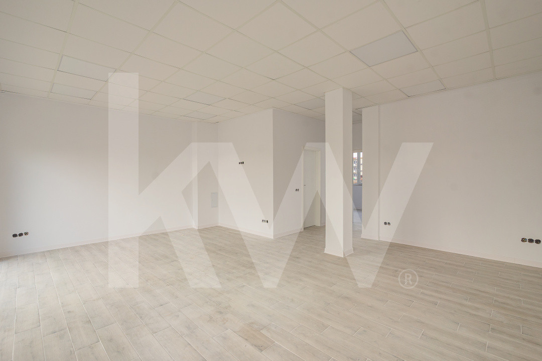 Spațiu finisat, 2 intrări, parcare – Doamna Stanca–Dedeman, disponibil acum