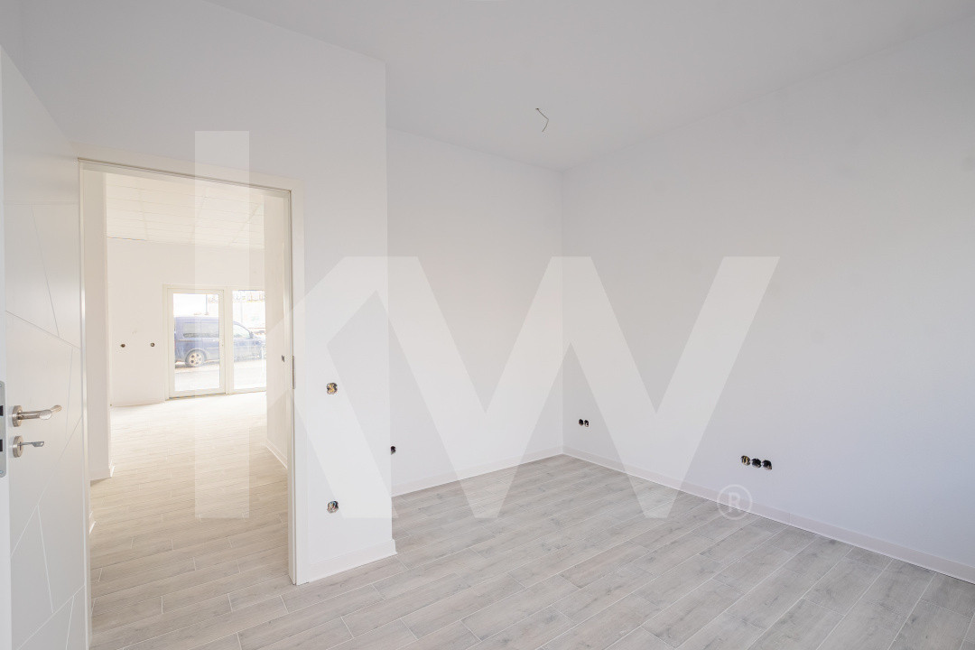 Spațiu finisat, 2 intrări, parcare – Doamna Stanca–Dedeman, disponibil acum