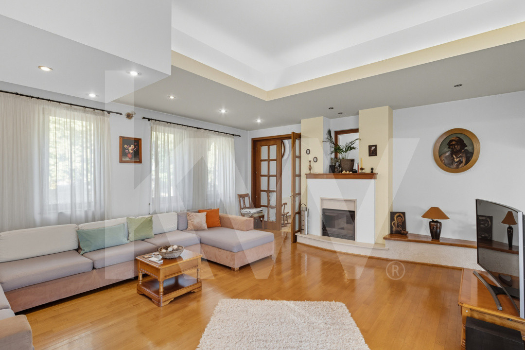 Proprietate Unică în Frumușani – Spațiu, Eleganță și Potențial 