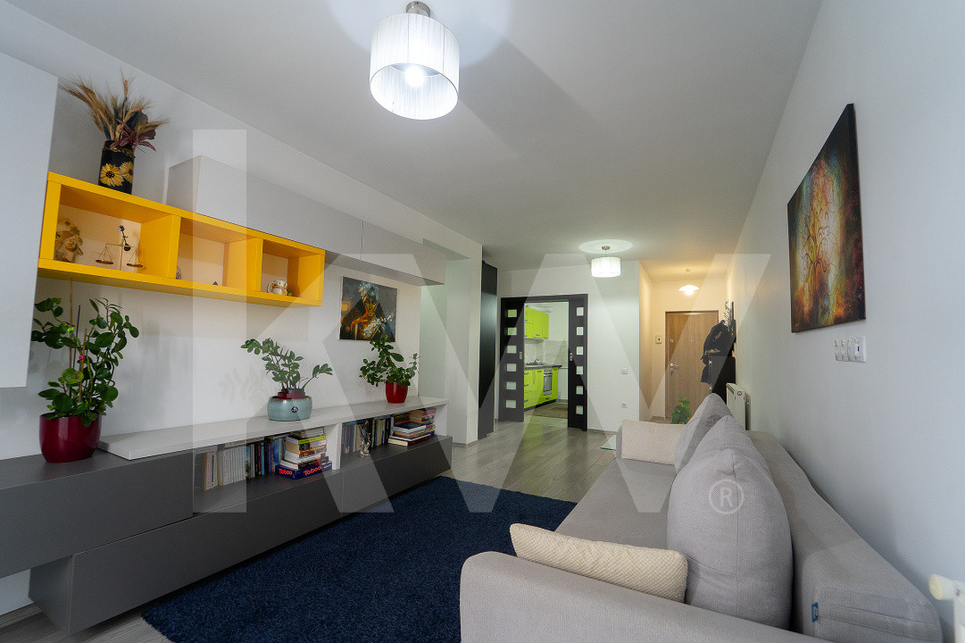 Apartament 3 camere cu destinație rezidențială și comercială – curte proprie 