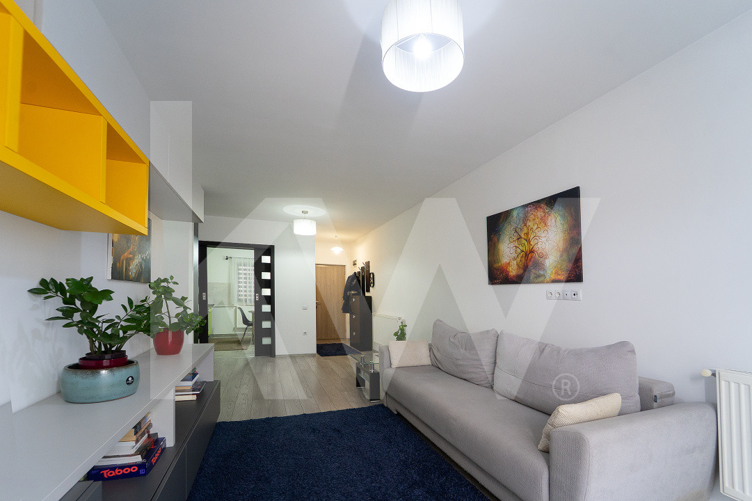 Apartament 3 camere cu destinație rezidențială și comercială – curte proprie 