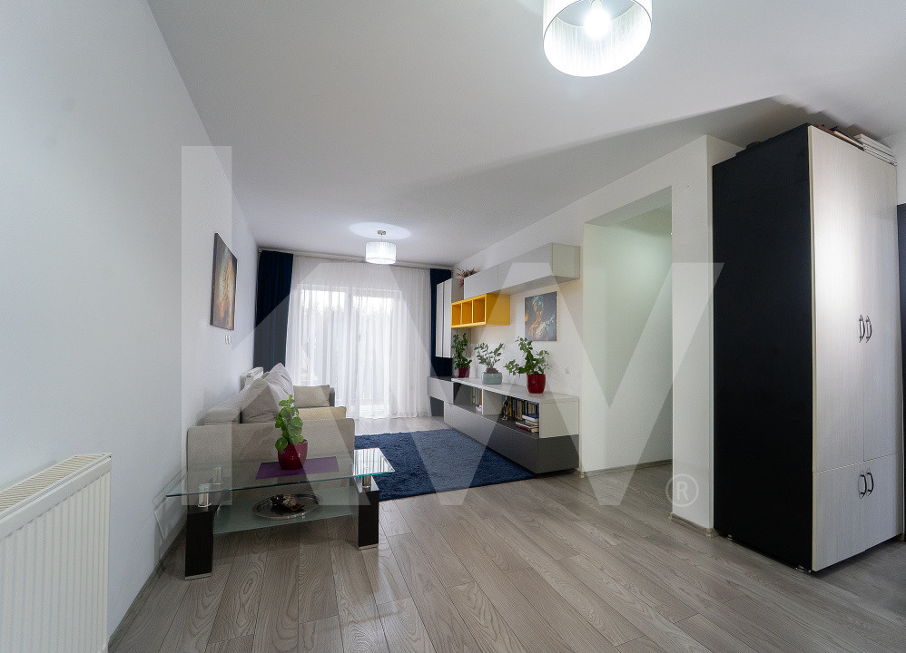 Apartament 3 camere cu destinație rezidențială și comercială – curte proprie 