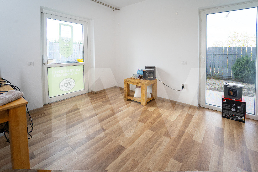 Apartament 3 camere cu destinație rezidențială și comercială – curte proprie 