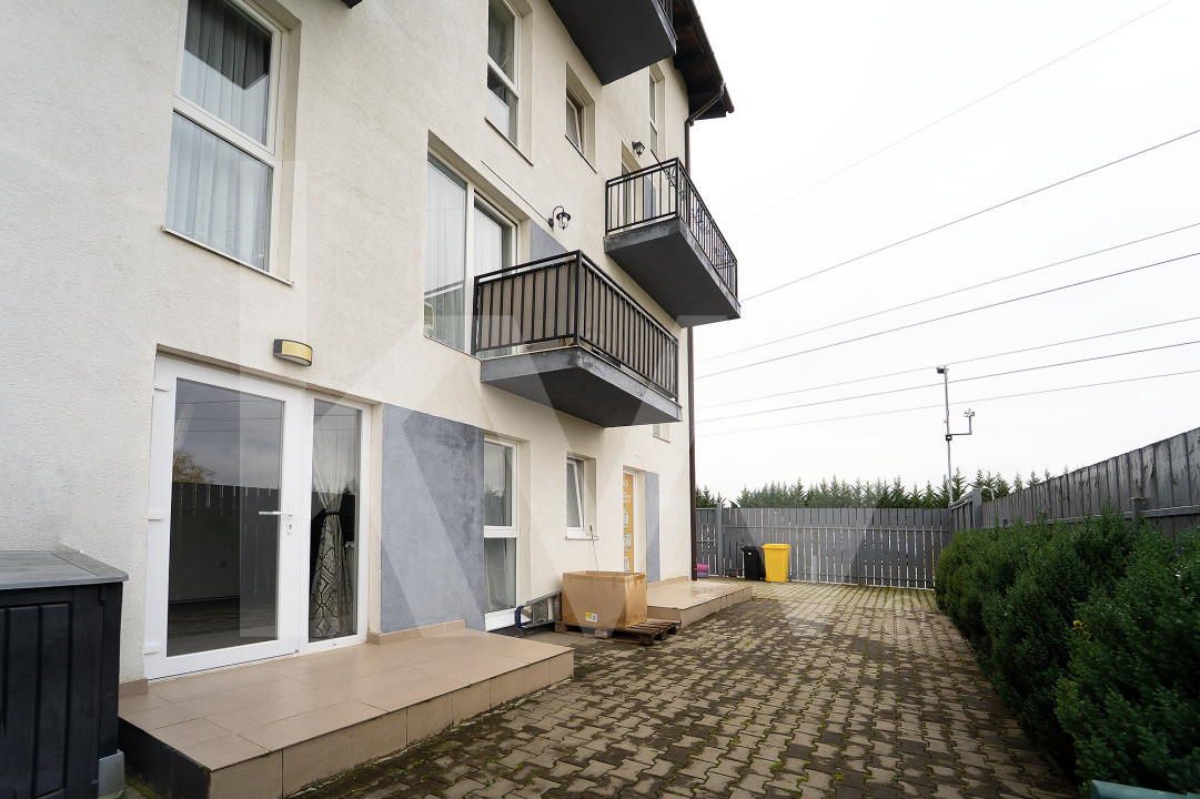 Apartament 3 camere cu destinație rezidențială și comercială – curte proprie 