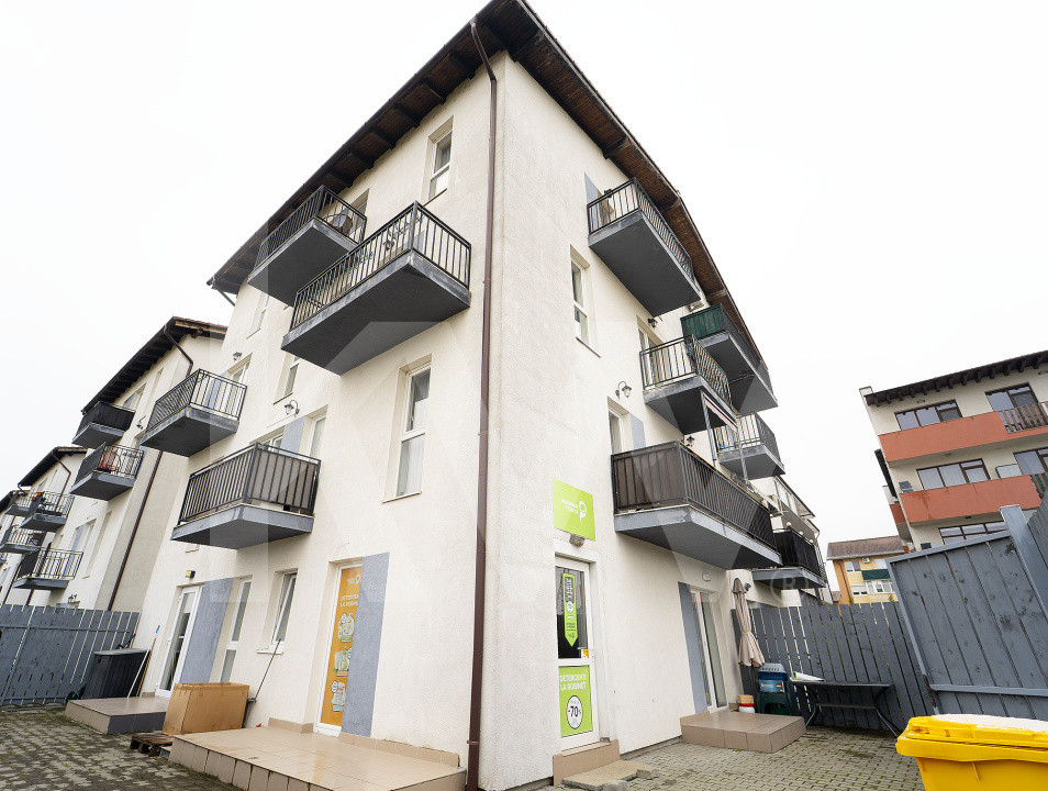 Apartament 3 camere cu destinație rezidențială și comercială – curte proprie 