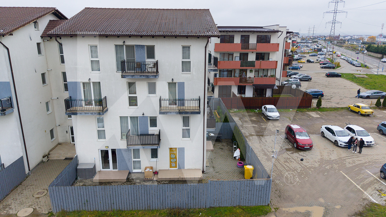 Apartament 3 camere cu destinație rezidențială și comercială – curte proprie 