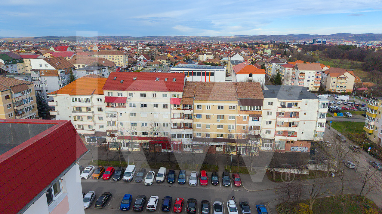 Apartament decomandat cu 3 camere – confort, spațiu și priveliște superbă