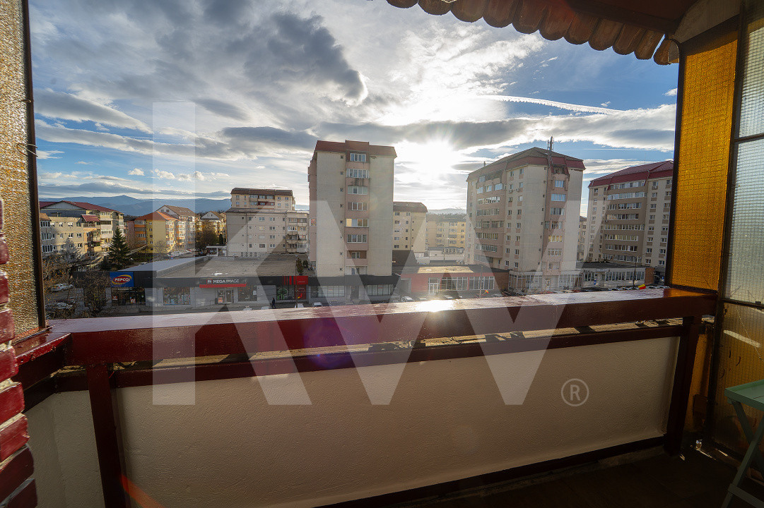 Apartament decomandat cu 3 camere – confort, spațiu și priveliște superbă