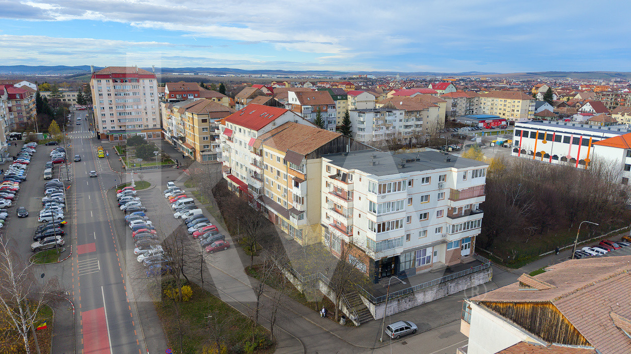 Apartament decomandat cu 3 camere – confort, spațiu și priveliște superbă