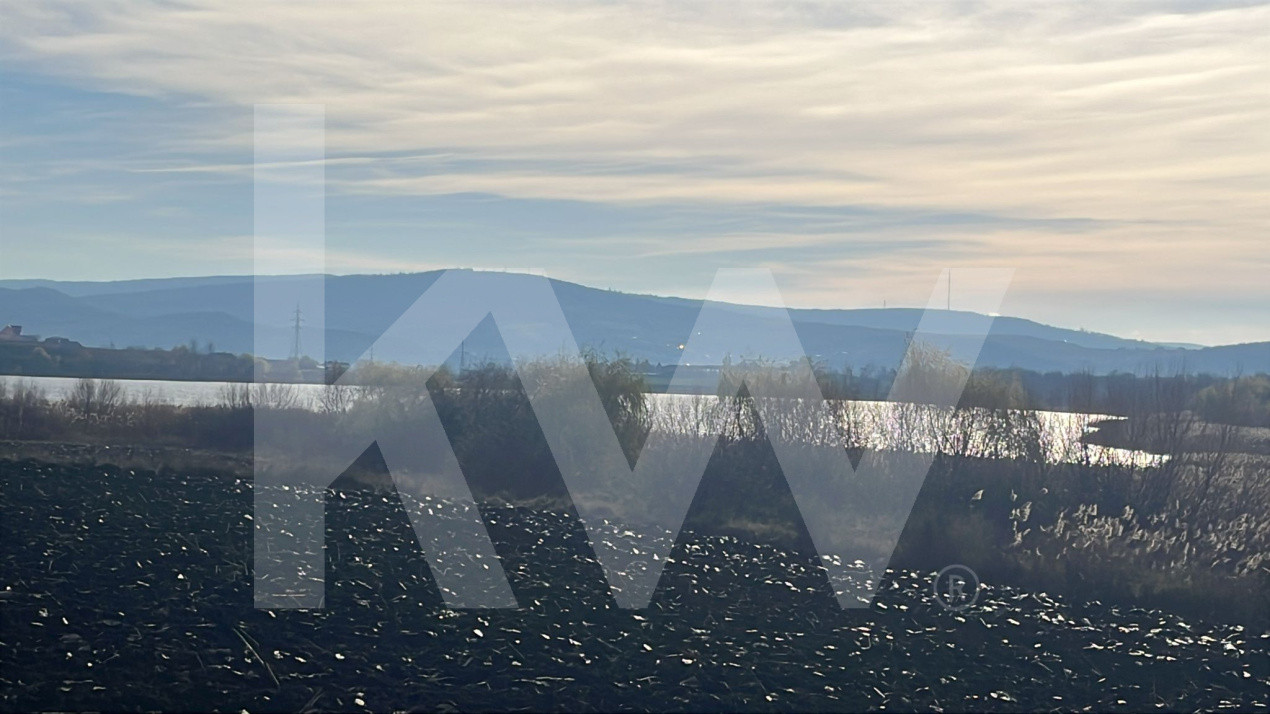 Teren intravilan – Valea Lungă, 3.600 mp • Vedere panoramică spre Lacul Chirița