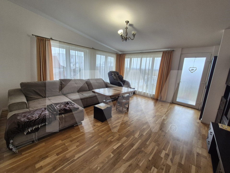 CASĂ INDIVIDUALĂ de închiriat – 330 mp, 8 camere, 5 băi, garaj dublu, grădină 